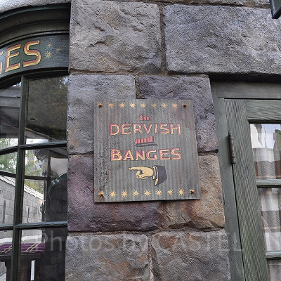 ハリー・ポッターエリアの「ダービッシュアンドバングズ」の看板／USJ