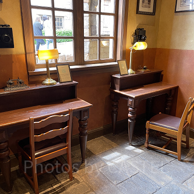 「イル・ポスティーノ・ステーショナリー」のデスク