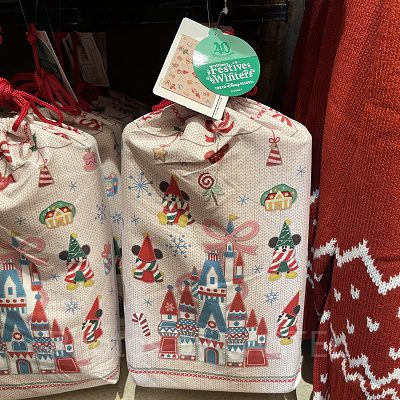 ディズニークリスマスグッズ2023：ポータブルクッション 2023年11月07日(火)発売