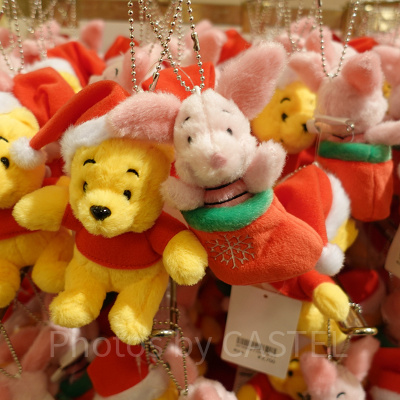 ディズニークリスマスグッズ2022：ぬいぐるみバッジセット（プー＆ピグレット）