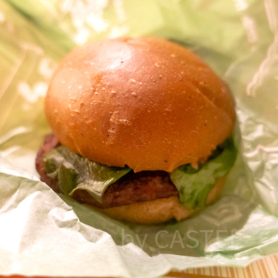 ディズニーシー食べ歩き：プルドポーク・チーズバーガー