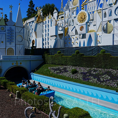 カリフォルニアアナハイムディズニーのアトラクション：イッツ・ア・スモールワールド