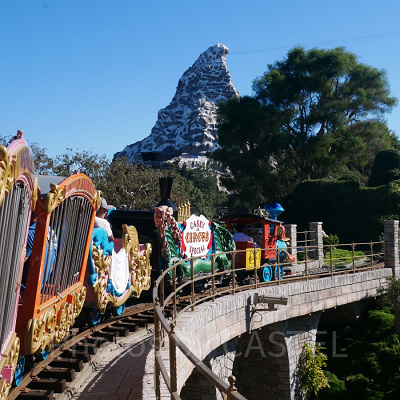 カリフォルニアアナハイムディズニーのアトラクション：ケイシーJr.のサーカストレイン