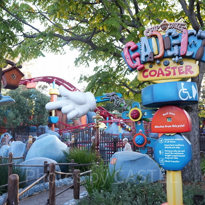 カリフォルニアアナハイムディズニーのアトラクション：チップ＆デールのガジェットコースター