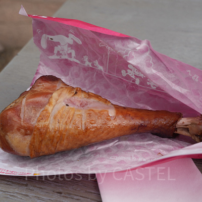 ディズニーランド食べ歩き：スモークターキーレッグ