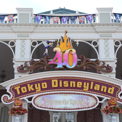 ディズニーランドのハロウィンデコレーション（エントランス）