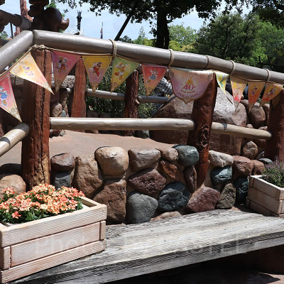 ディズニーランド5月混雑状況レポート：ガーランドのデコレーション