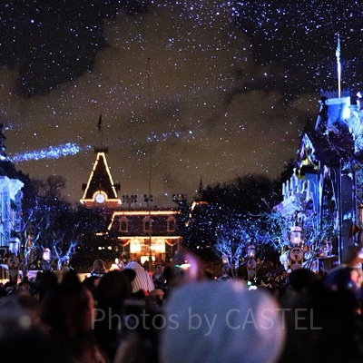 ディズニーランド：夜のプロジェクションマッピング