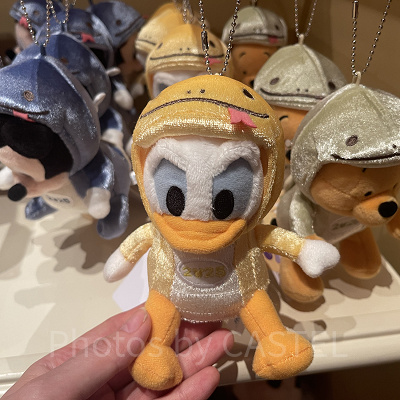 ドナルドぬいぐるみバッジ(ディズニーお正月グッズ2025)