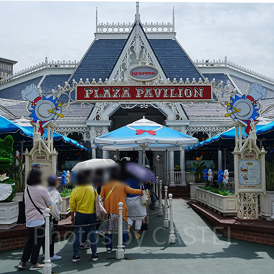 プラザパビリオン・レストランのドナルドのクワッキー・ダックシティのデコレーション