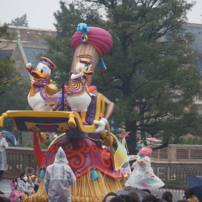 フィルハーマジックで魔法のじゅうたんに乗るドナルドのシーンはリアルな浮遊感