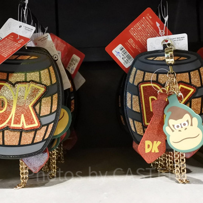 ドンキーコングのチャーム&リール付きチケットホルダー