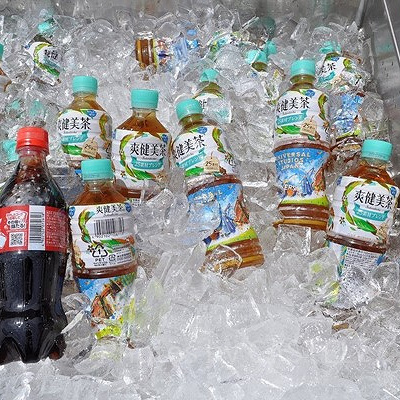 プールサイドではドリンクも販売されています！(写真はパーク内のもの)