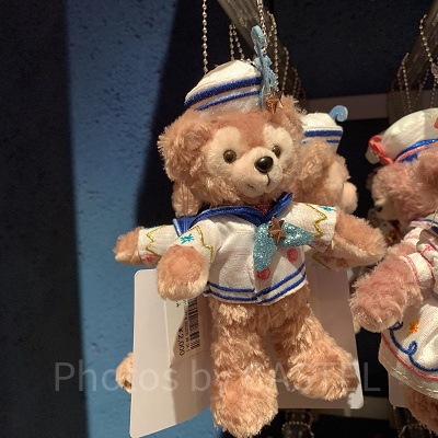 ダッフィーぬいぐるみバッジ（20周年）