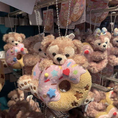 ダッフィーぬいぐるみバッジ(フィルドウィズジョイグッズ)