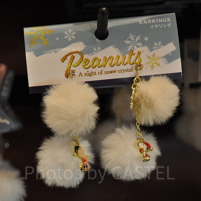 ポンポンつきイヤリング