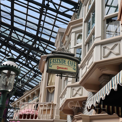 東京ディズニーランドの「イーストサイド・カフェ」