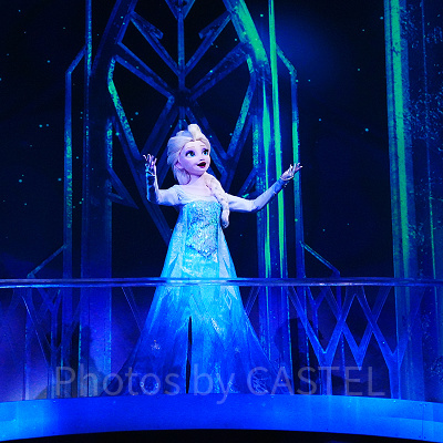 Let It Goを歌うエルサ〔アナとエルサのフローズンジャーニー〕