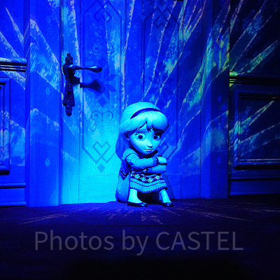 孤独に1人で過ごす幼少期のエルサ〔アナとエルサのフローズンジャーニー〕