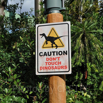 エリア全体でジュラシックパークの世界を味わえる！