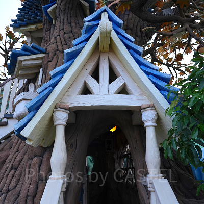 チップとデールのツリーハウスの入り口