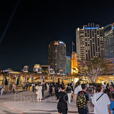 閉園間近のエントランス風景／USJ