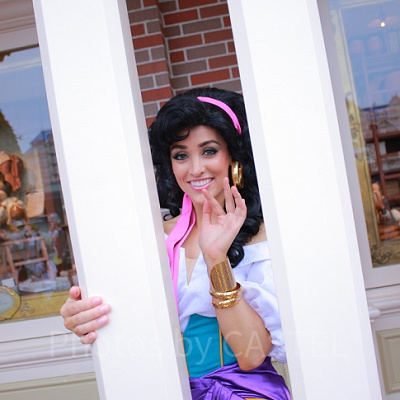 『ノートルダムの鐘』に登場するエスメラルダ。毎年仮装している人がたくさんいます！