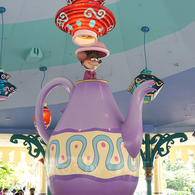 不思議の国のアリスの世界を体験しよう