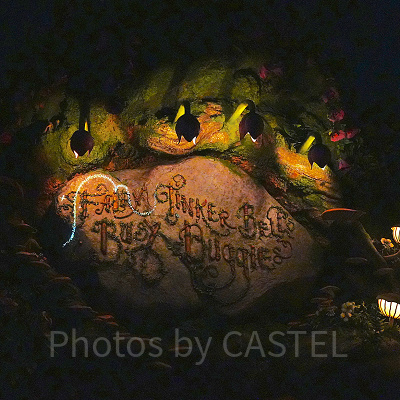 ライトアップされたフェアリー・ティンカーベルのビジーバギー