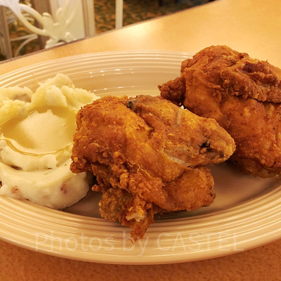 名物のフライドチキン