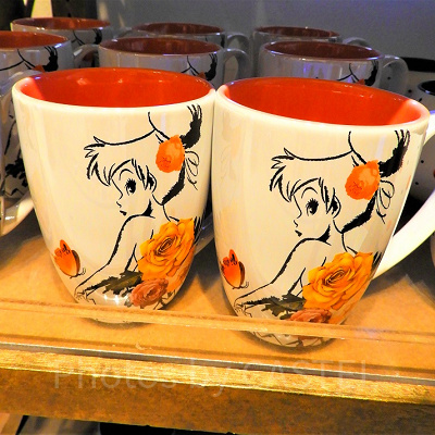 フェミニンな魅力のマグカップ