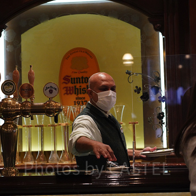 フィネガンズ・バー＆グリル：バーカウンター