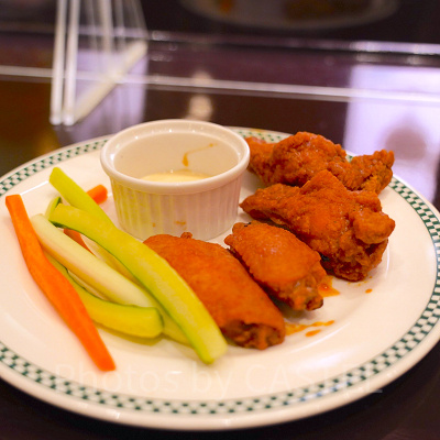 フィネガンズ・バー＆グリル：バッファローチキン