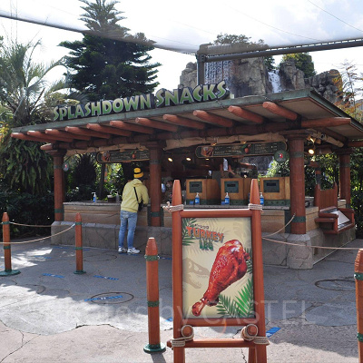 ジュラシックアウトフィッターズ入口のフードカート