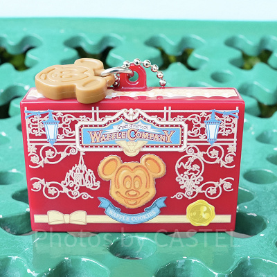 ガチャガチャ：お菓子モチーフのキーチェーン②ミッキーワッフルクッキー