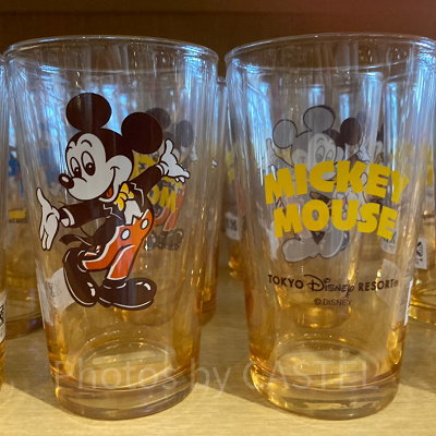 少しレトロなミッキーデザインのグラス