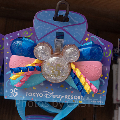 光る蝶ネクタイ