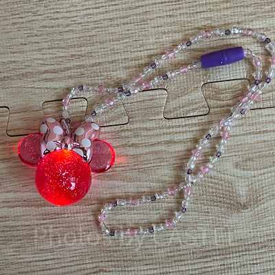 上の子に購入した光るグッズ。次は下の子にも買ってあげたいだけでなく、私も欲しいなぁなんて思っていたりします。