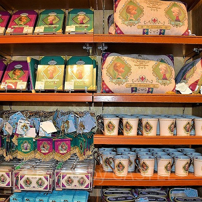 １月から３月に開催されるフローズンファンタジーの時期がグッズの狙い目！