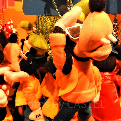 定番のサングラスをかけたグーフィー