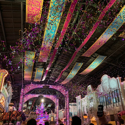 「グランドフィナーレ」プロジェクションマッピングの銀テープの瞬間