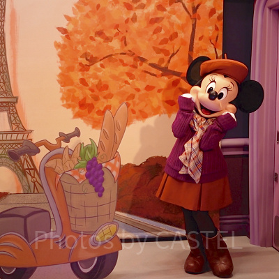 ソーシャルディスタンスを保った状態でのグリーティングの様子