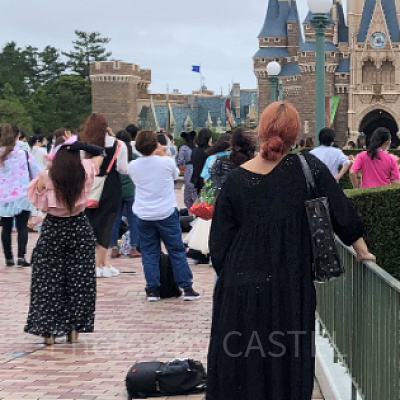 目印に立つゲスト