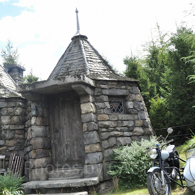 ハグリットの小屋と空飛ぶバイク