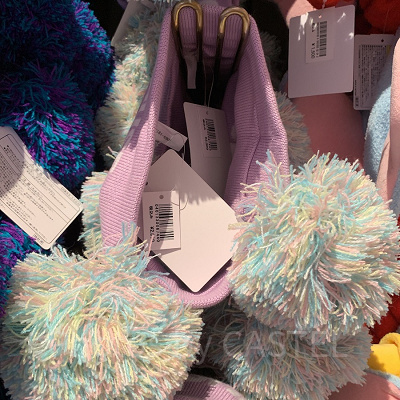 ポンポンがついたヘアバンドも販売中！