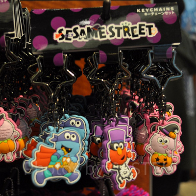 「HALLOWEEN　SESAME　STREET」ハロウィン仮装キャラクターキーチェーンセット