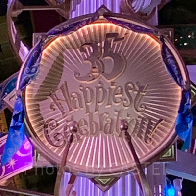 「セレブレーションタワー」の「Happiest Celebrationの文字」