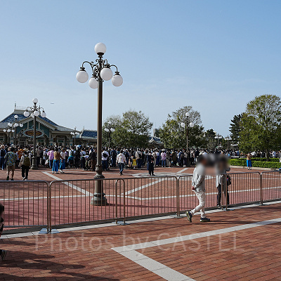 ハッピーエントリー利用者の待ち列（2023年4月14日(金)8:00ごろ）