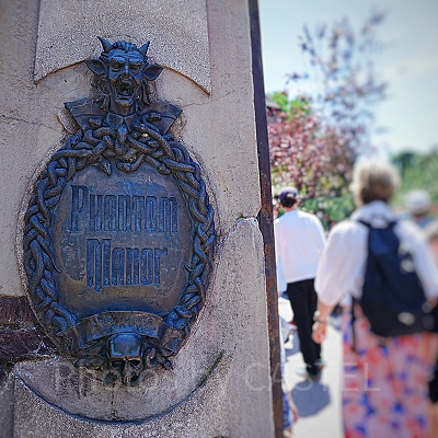 ホーンテッドマンションと異なる背景のファントムマナー