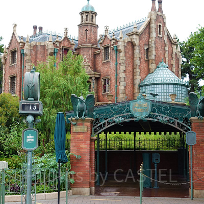 夜が穴場のホーンテッドマンション